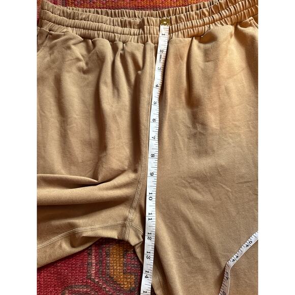 Vuori Boyfriend Jogger Sweatpants in Goldenrod Heather Small - Picture 6 of 7